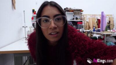 Fakings – Soy Lara, estudiante, chiquita pero peligrosa