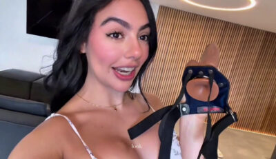 El Regalo De Strap-on Para que Mi Mejor Amigo Lo use Conmigo – Iris Rodriguez