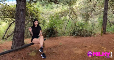 Ofreciendo dinero a chica sexy en el bosque a cambio de sexo – Salome Gil